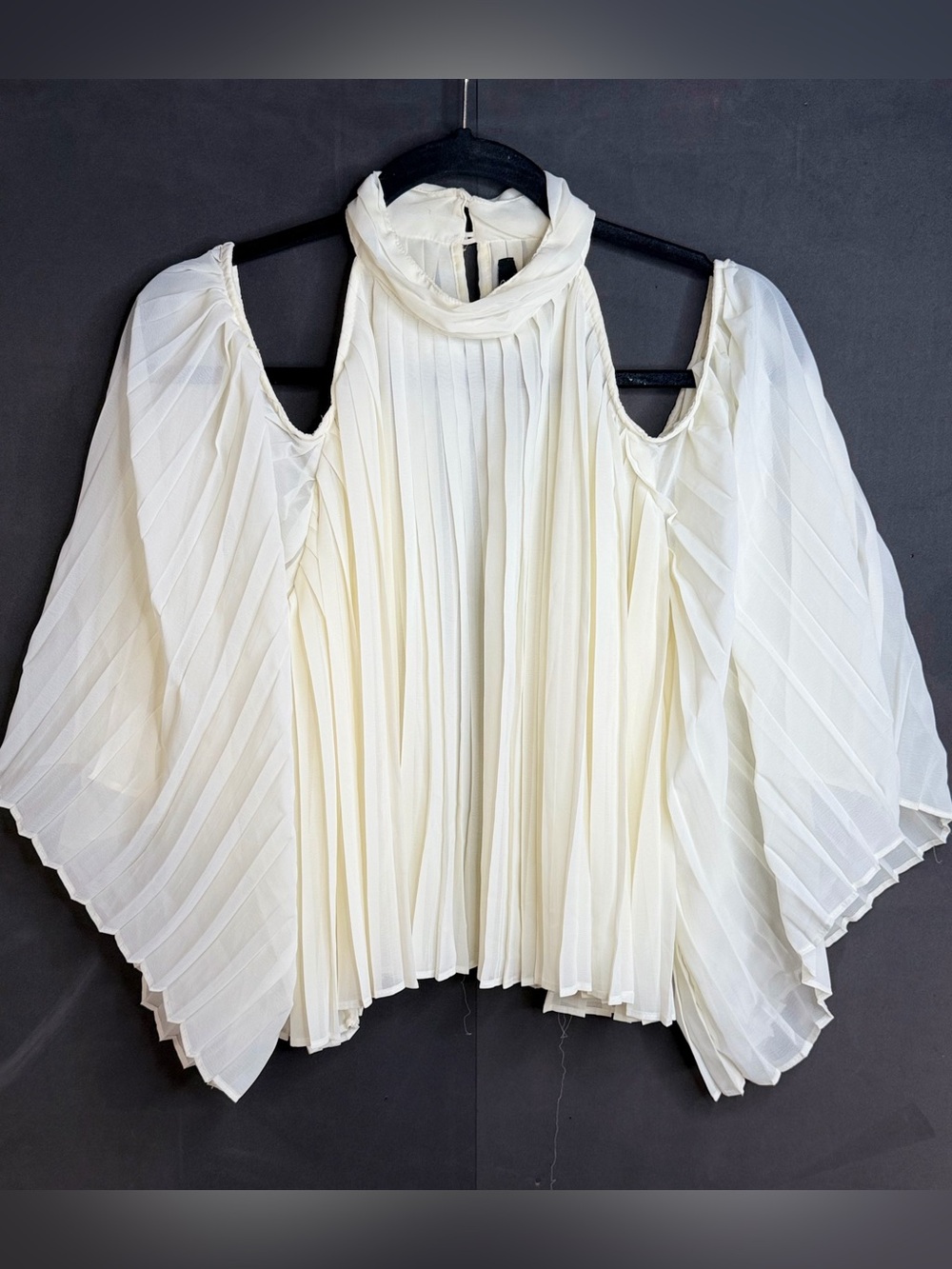 Walter Baker Women's Mila Top Cream Pleated Blouse Sz Medium High Neck Halter